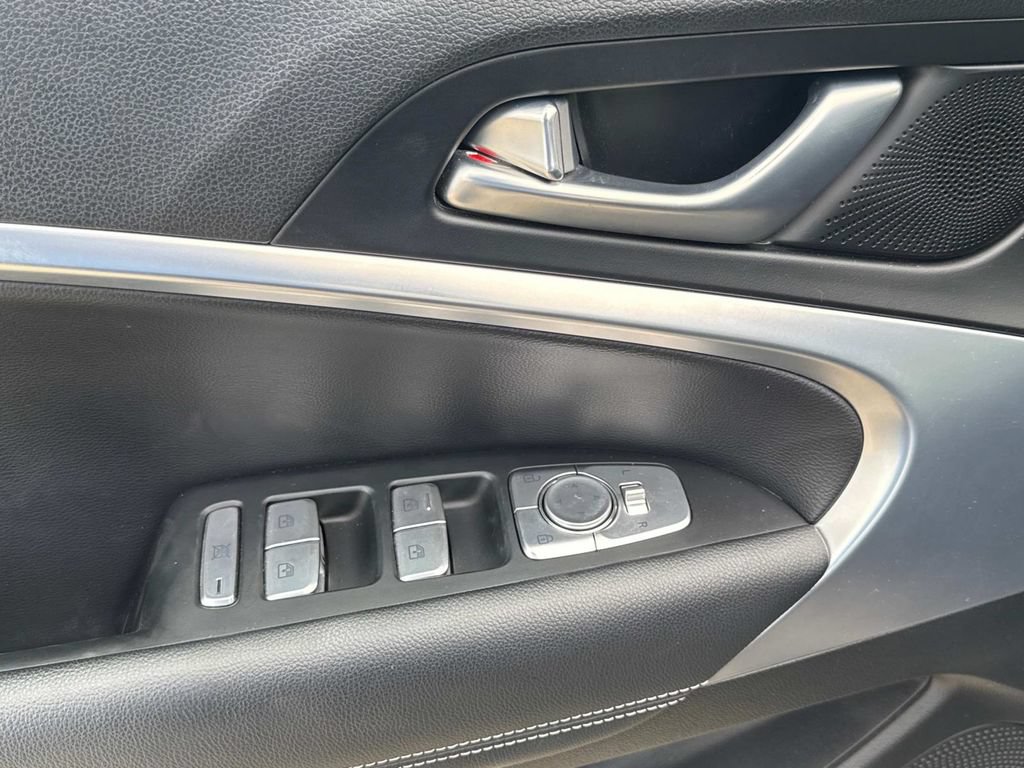Used 2023 Genesis G70 2.0T RWD image 21