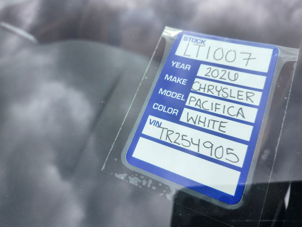 New 2026 Chrysler Pacifica Pinnacle image 1