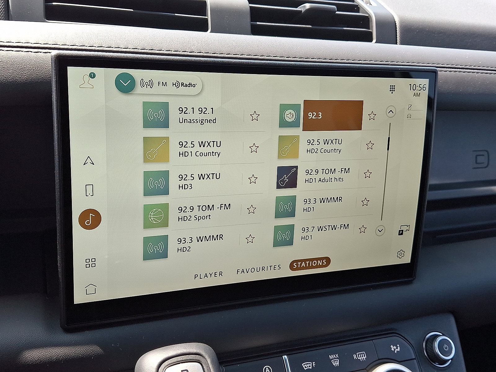 New 2025 Land Rover Defender 110 X-Dynamic SE image 9