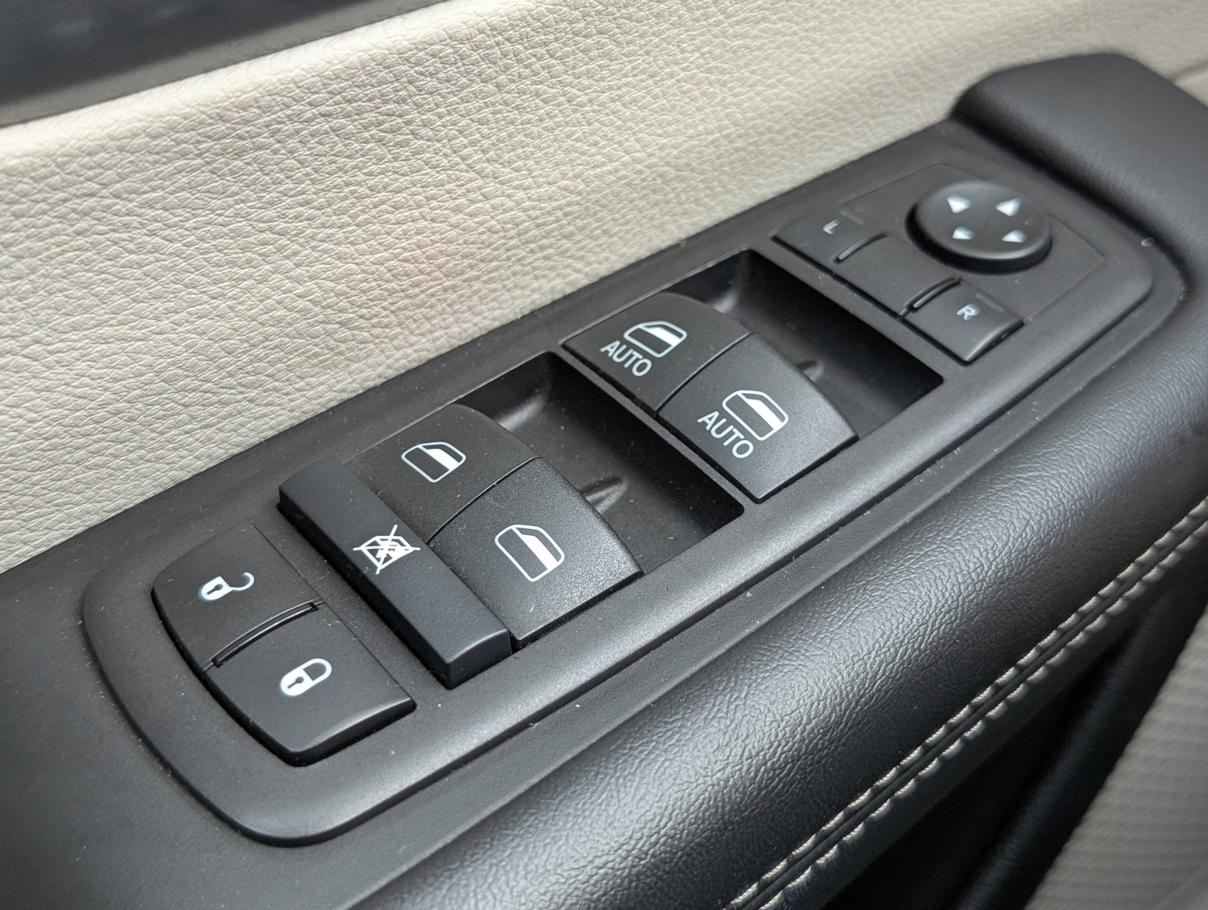 Used 2024 Chrysler Pacifica Touring-L image 21