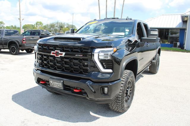 Used 2024 Chevrolet Silverado 2500 ZR2 w/ Technology Package image 3