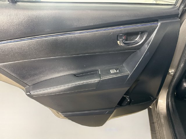 Used 2018 Toyota Corolla SE FWD image 24