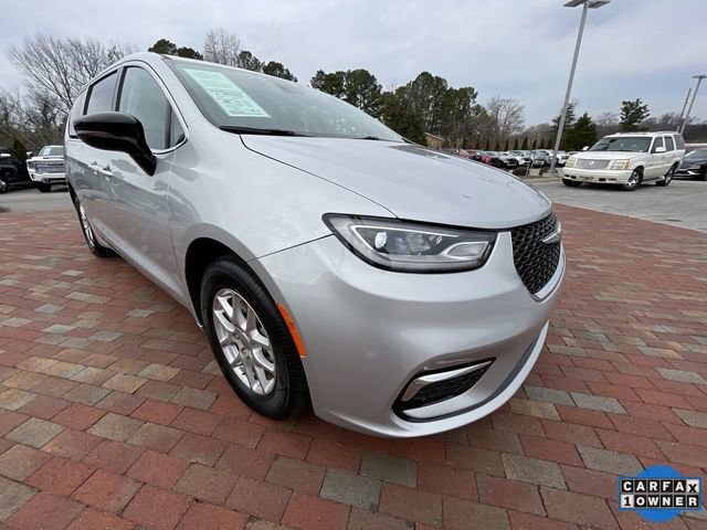 Used 2024 Chrysler Pacifica Touring-L image 38