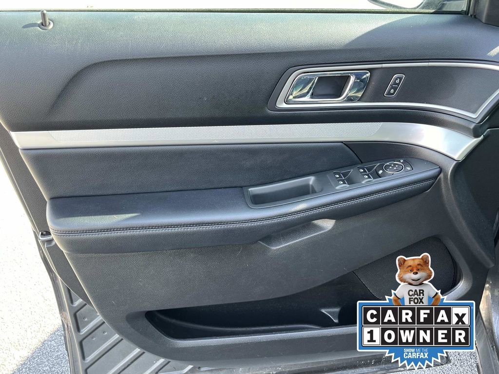 Used 2017 Ford Explorer XLT image 26
