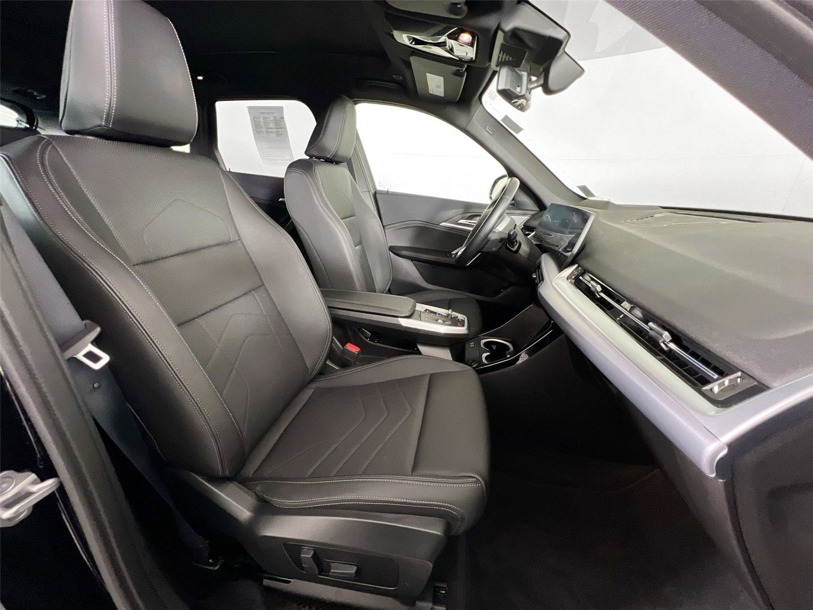 Used 2023 BMW X1 xDrive28i w/ Premium Package image 25