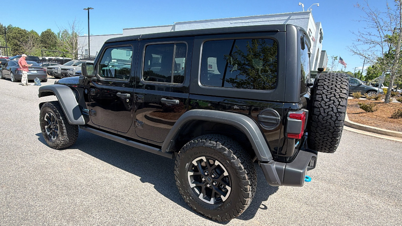 Used 2025 Jeep Wrangler Unlimited Rubicon 4xe w/ Convenience Group AWD/4WD image 10