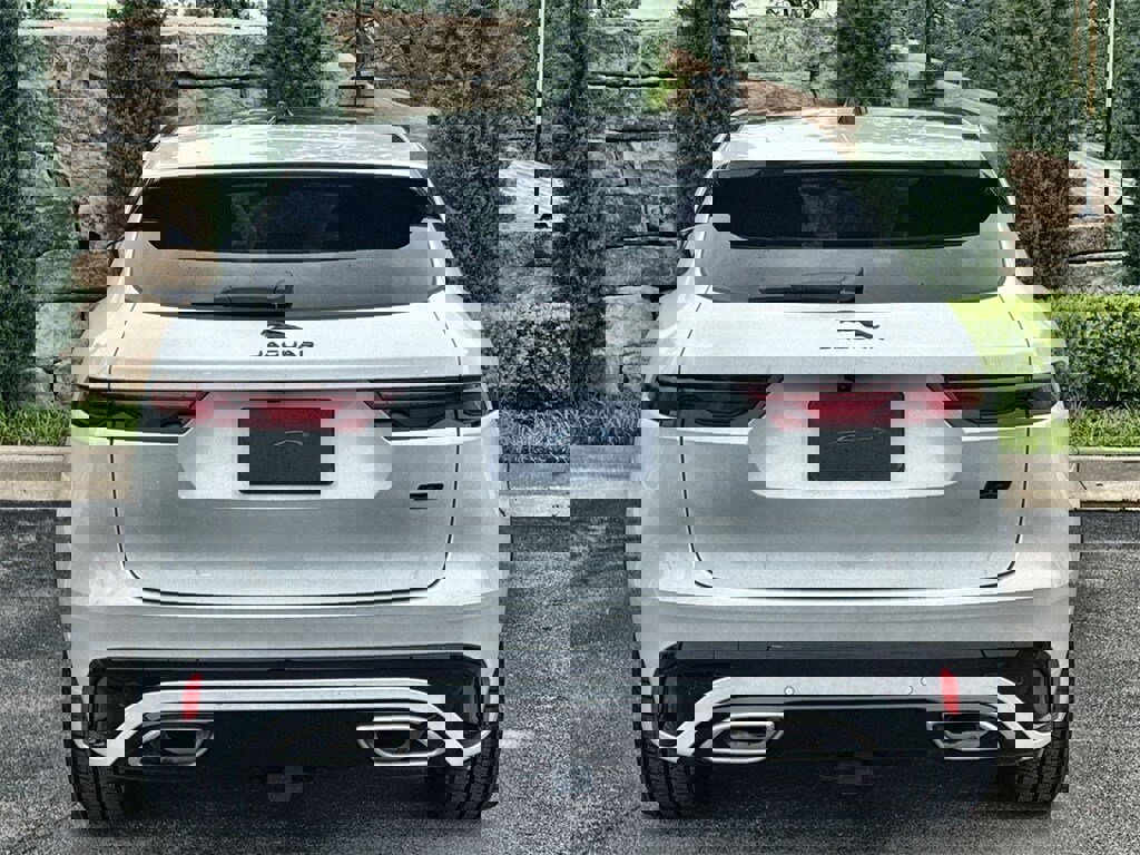 New 2026 Jaguar F-PACE R-Dynamic S image 4