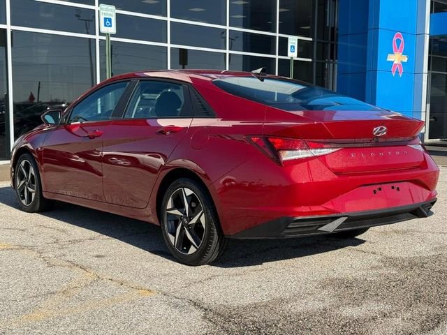 Used 2023 Hyundai Elantra SEL w/ Convenience Package video 3