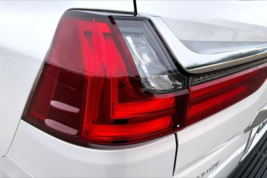 Used 2020 Lexus LX 570 4WD w/ Sport Package image 30