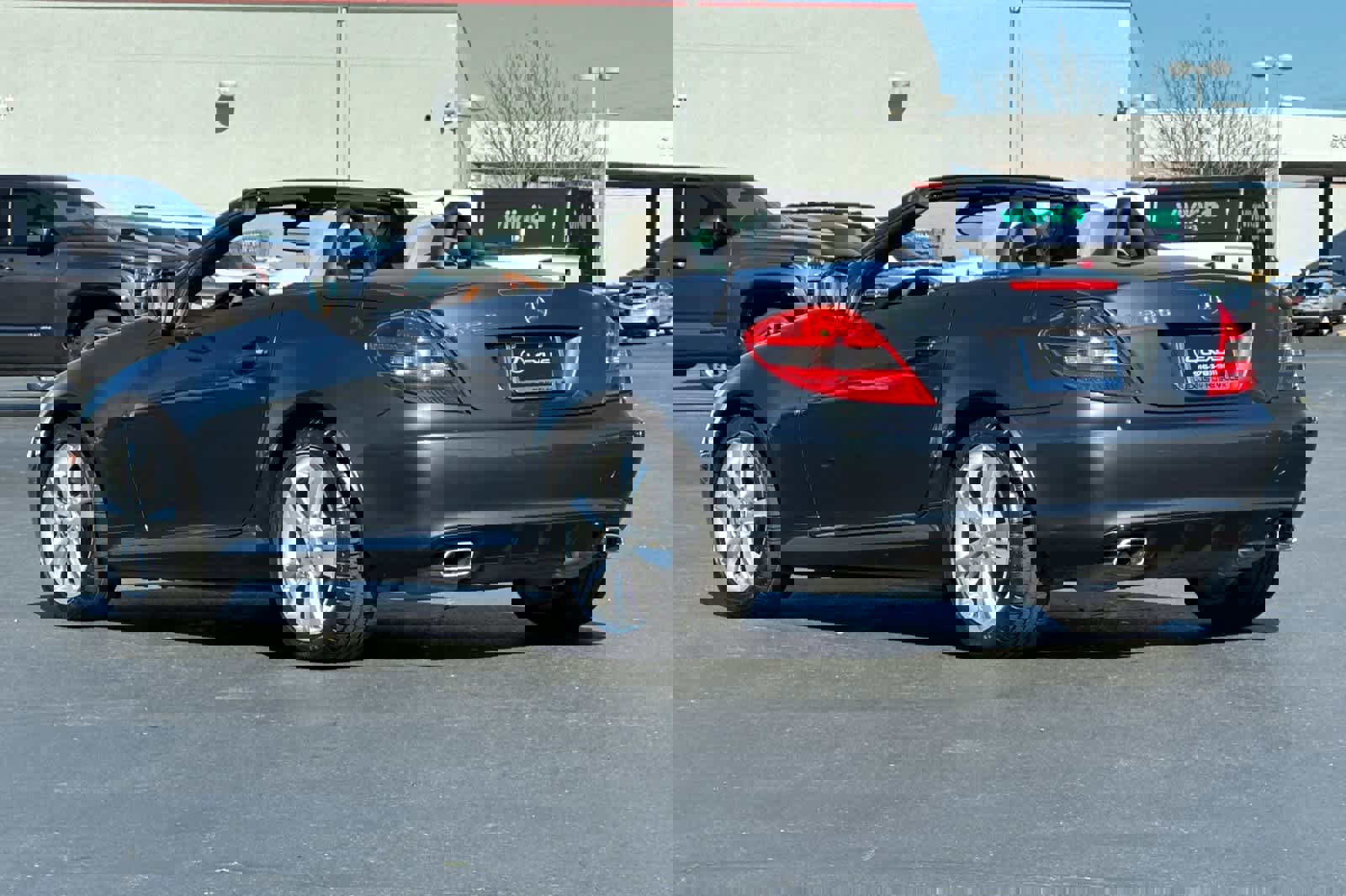 Used 2010 Mercedes-Benz SLK 300 image 4