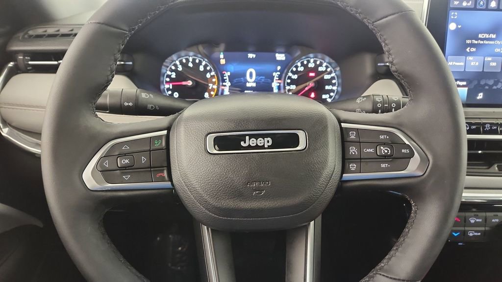 Used 2023 Jeep Compass Limited AWD/4WD image 12