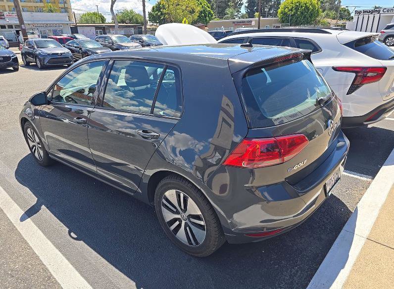 Used 2016 Volkswagen e-Golf SE FWD image 4