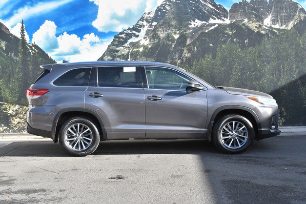 Certified 2017 Toyota Highlander XLE image 2