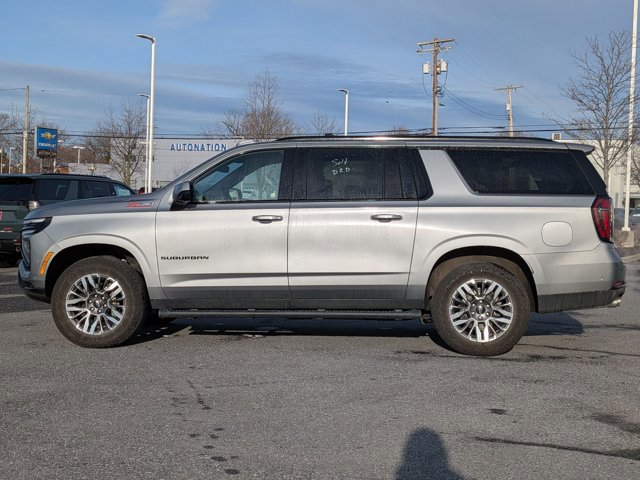 Used 2025 Chevrolet Suburban Z71 image 8