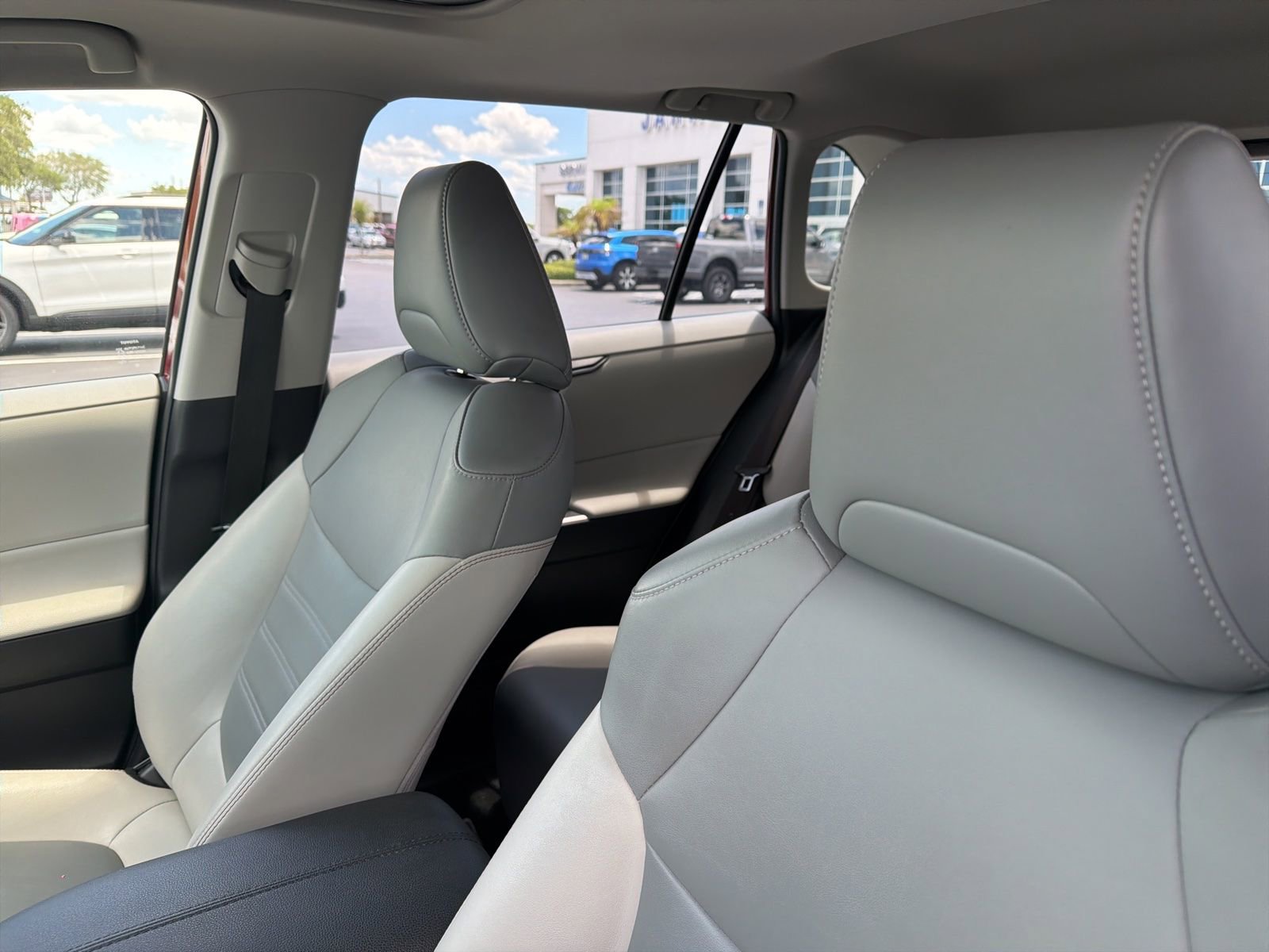 Used 2020 Toyota RAV4 XLE Premium AWD/4WD image 19