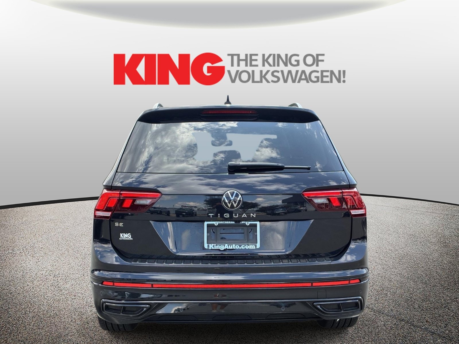 Used 2023 Volkswagen Tiguan SE R-Line FWD image 4