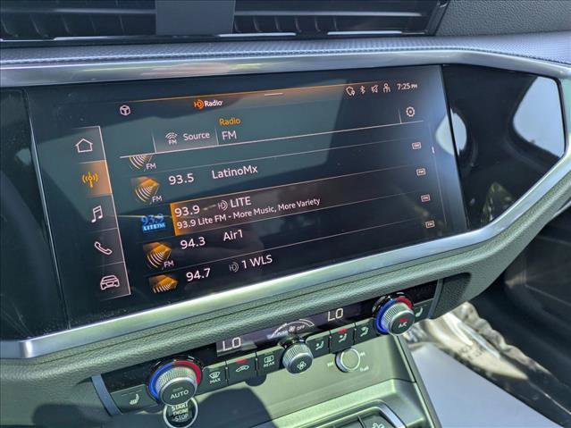 New 2025 Audi Q3 2.0T Premium image 12