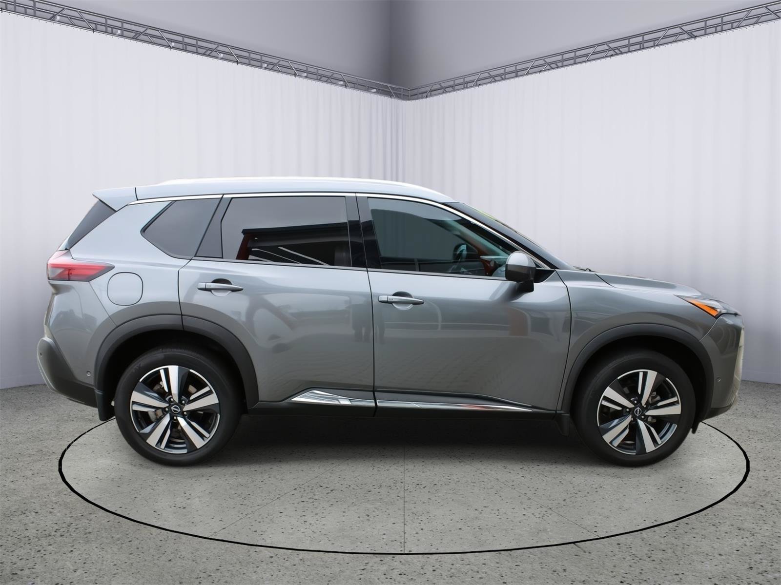 Used 2023 Nissan Rogue SL w/ SL Premium Package FWD image 9