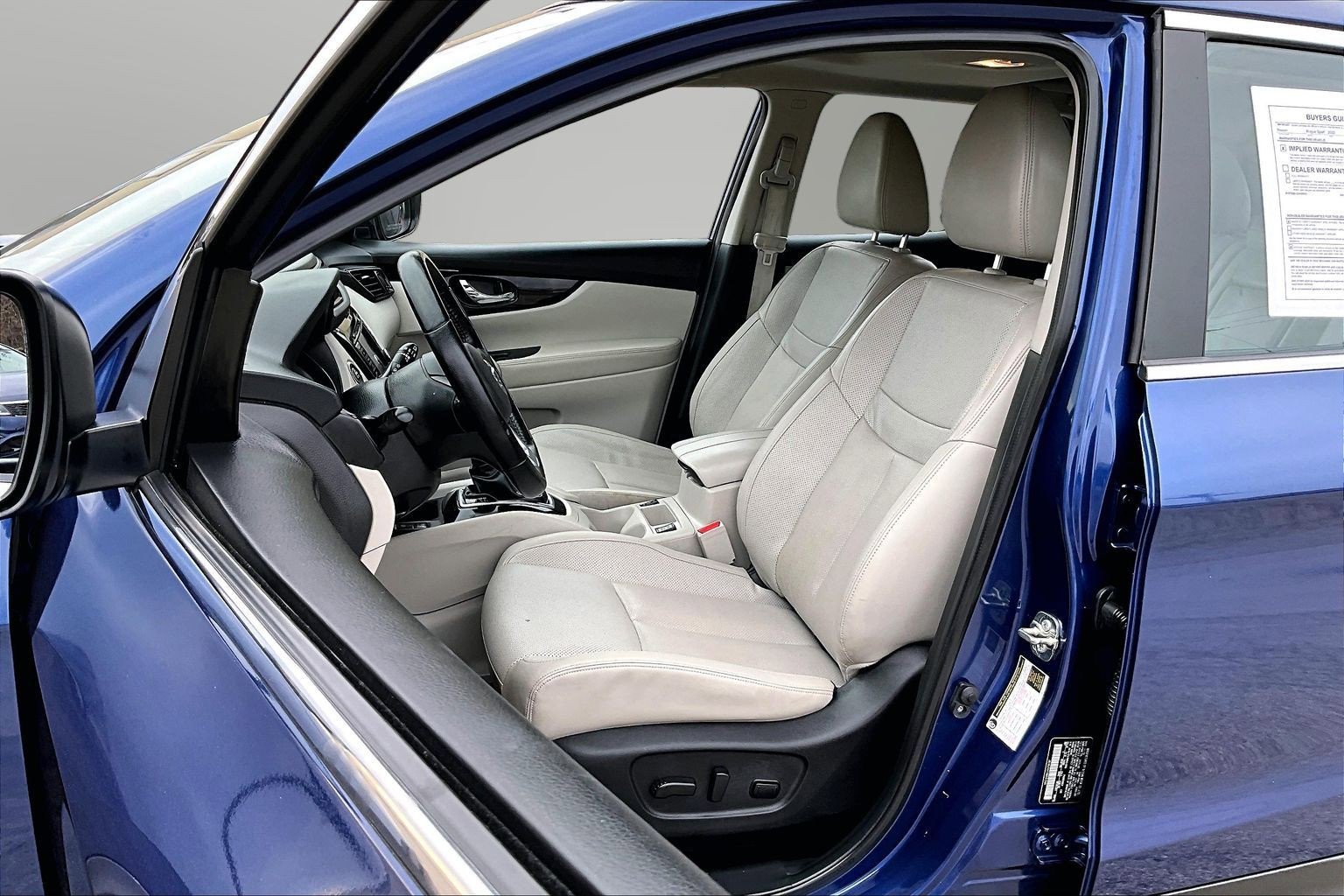Used 2022 Nissan Rogue Sport SL w/ Premium Package image 16
