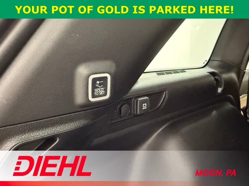 Used 2025 Jeep Grand Cherokee Limited w/ Black Appearance Package image 11