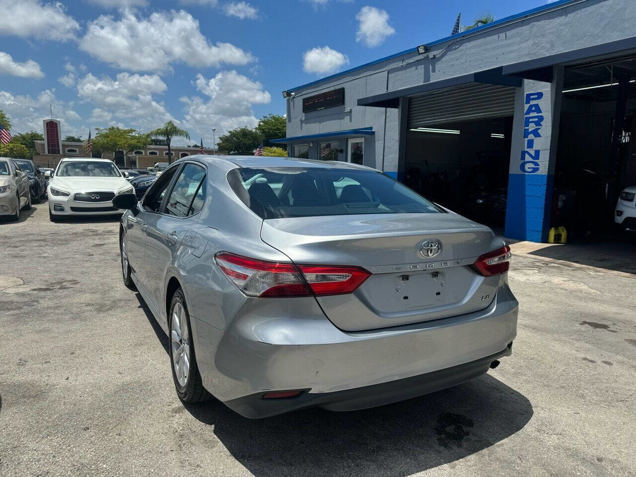 Used 2018 Toyota Camry LE image 8