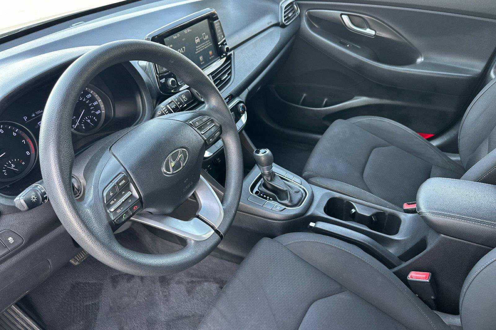 Used 2020 Hyundai Elantra GT FWD image 9