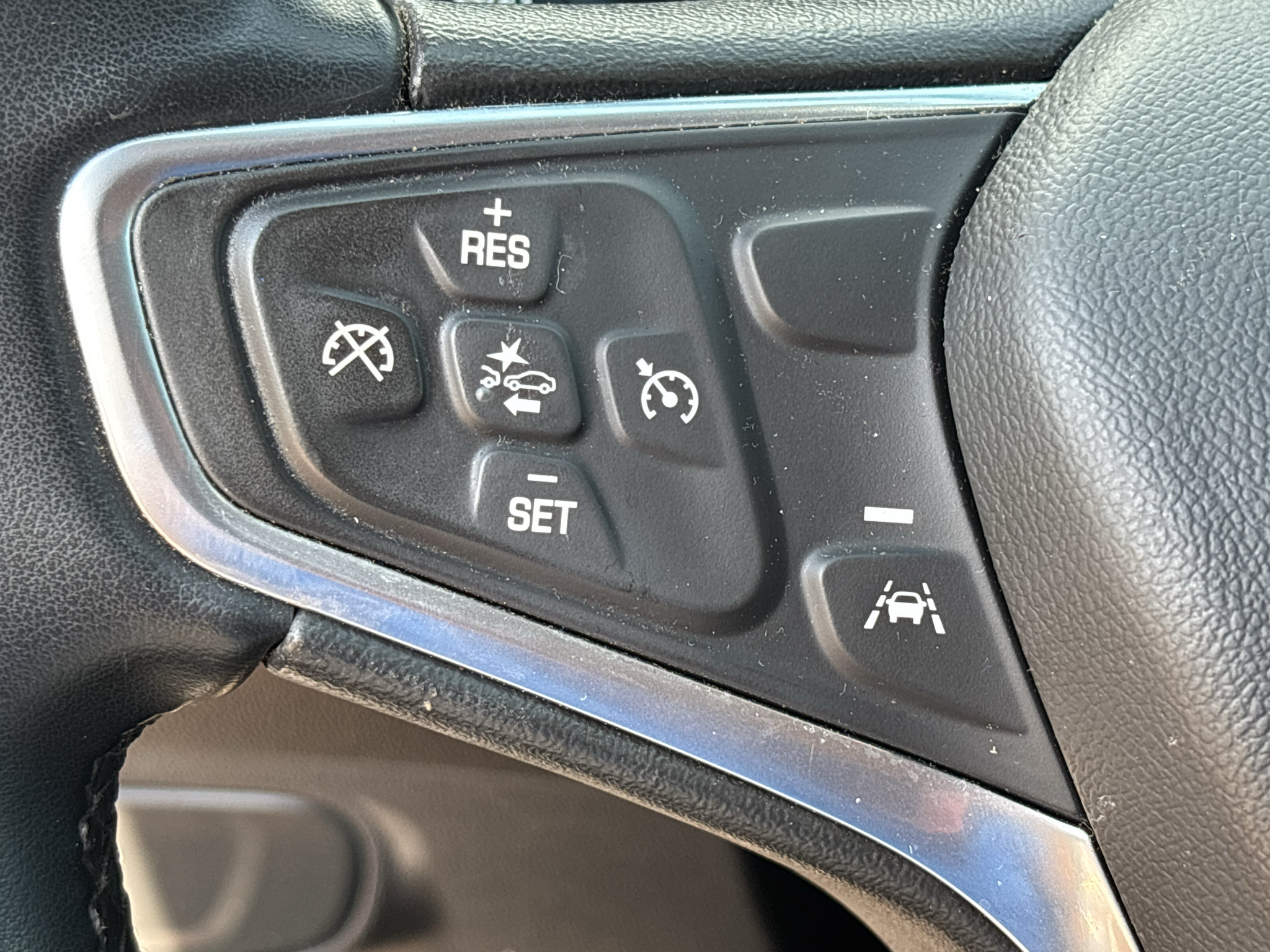 Used 2023 Chevrolet Equinox LT w/ Driver Convenience Package FWD image 9