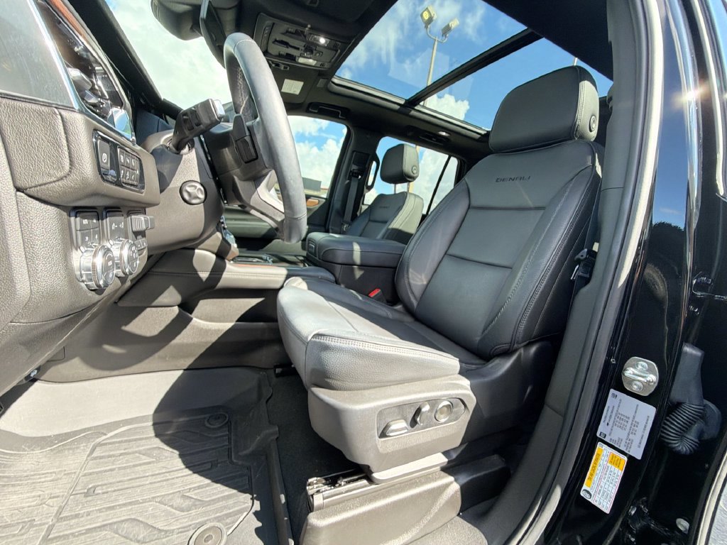 Used 2025 GMC Yukon Denali w/ Sun & Power Step Package AWD/4WD image 17