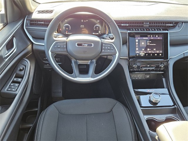 New 2025 Jeep Grand Cherokee L Laredo image 5