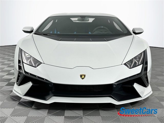 Used 2023 Lamborghini Huracan Tecnica image 2