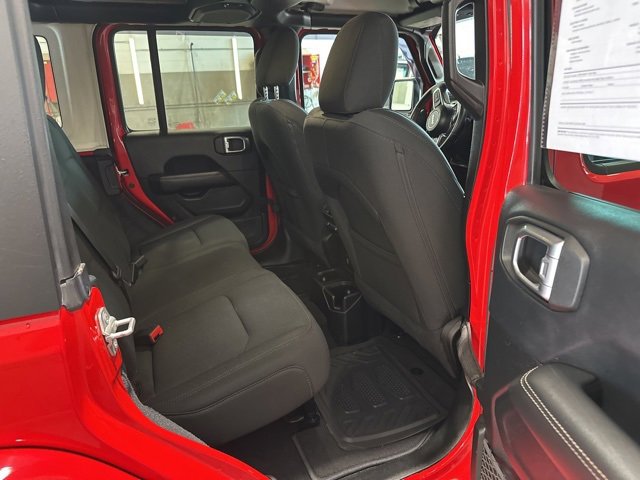 Used 2019 Jeep Wrangler Unlimited Sahara image 14