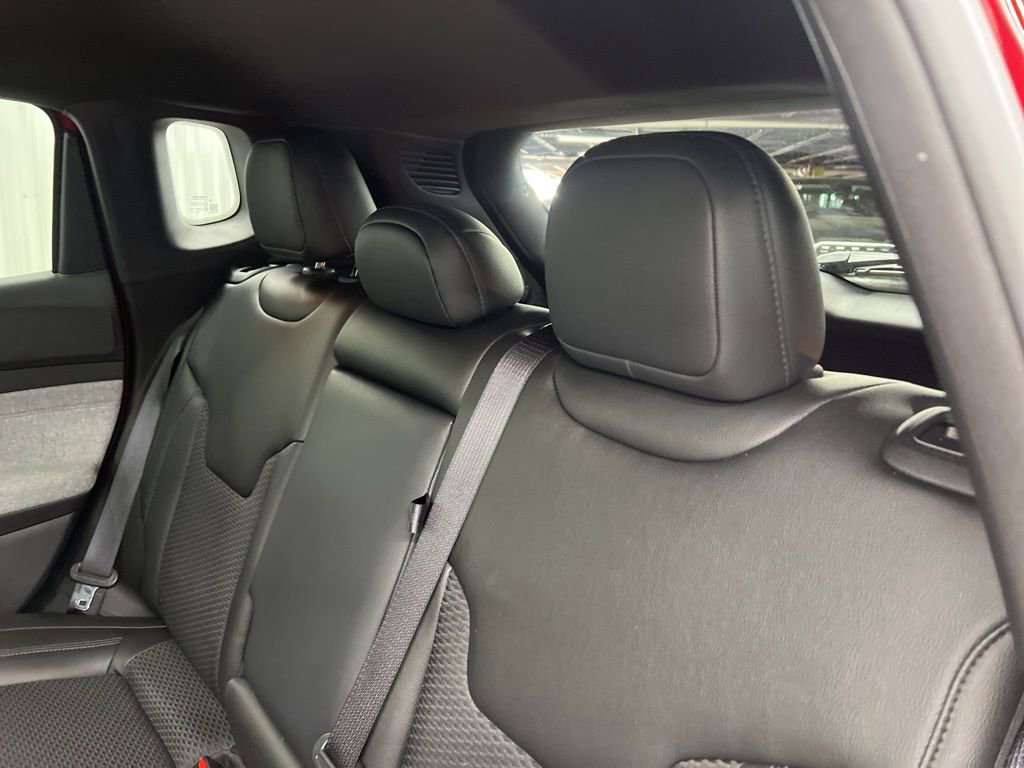 Used 2025 Jeep Compass Latitude image 12