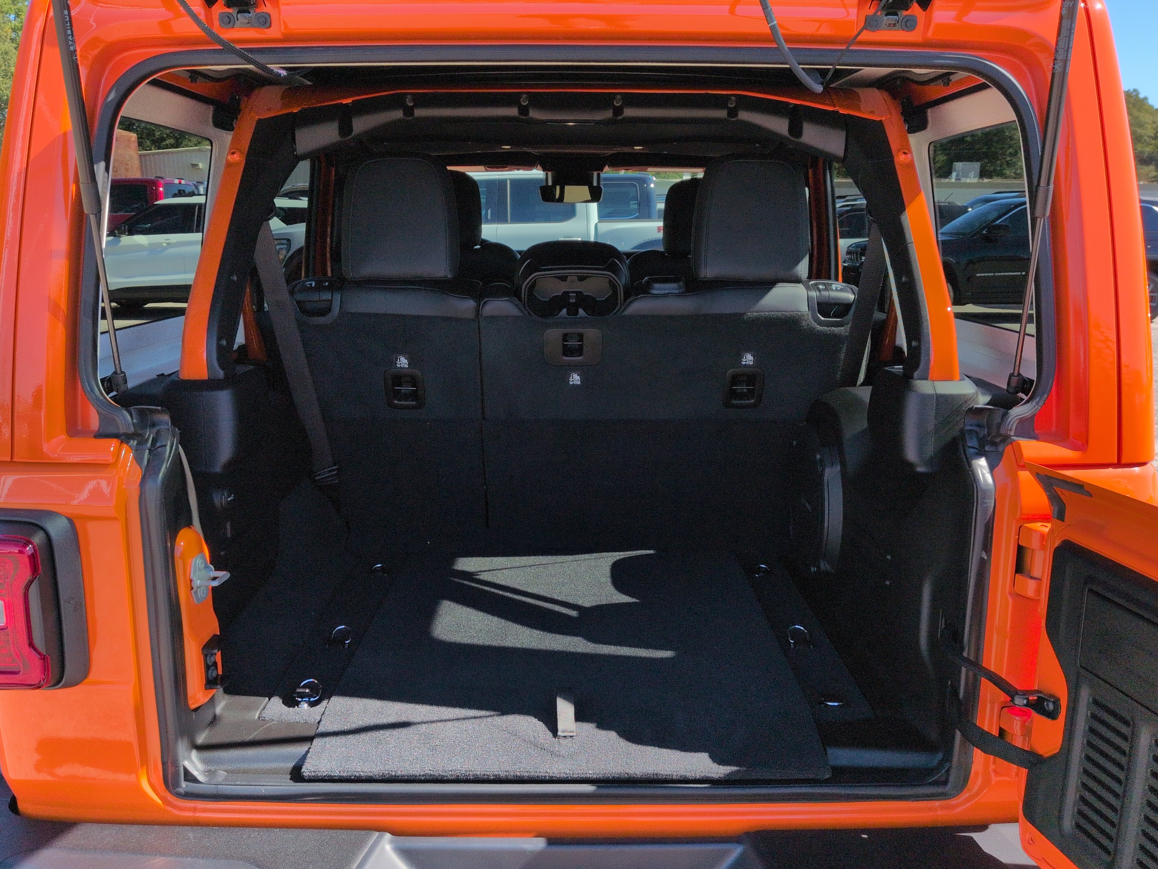 Used 2025 Jeep Wrangler Unlimited Rubicon AWD/4WD image 11