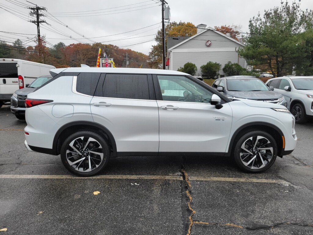 New 2025 Mitsubishi Outlander SE image 6