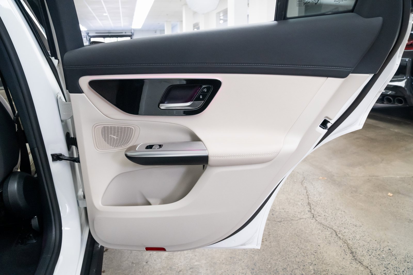 Used 2025 Mercedes-Benz GLC 350e 4MATIC image 21