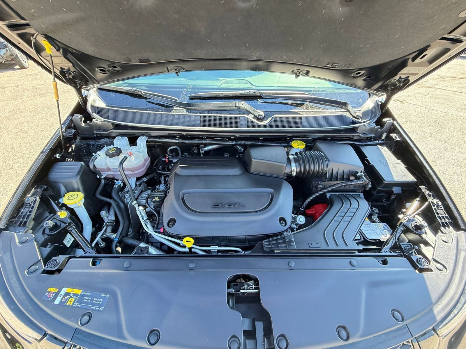 Used 2025 Chrysler Pacifica Limited image 32