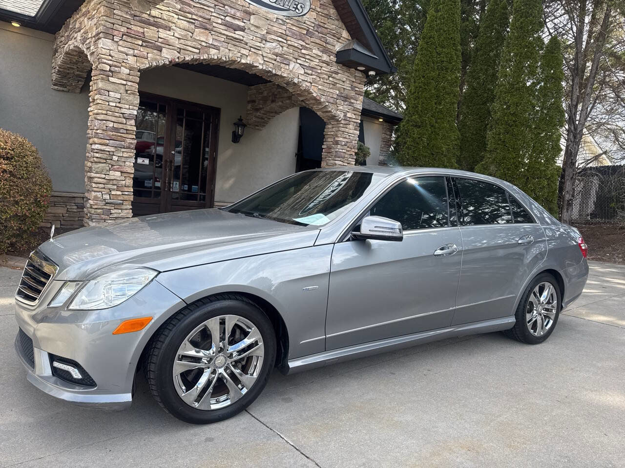 Used 2011 Mercedes-Benz E 350 BlueTEC Sedan image 2