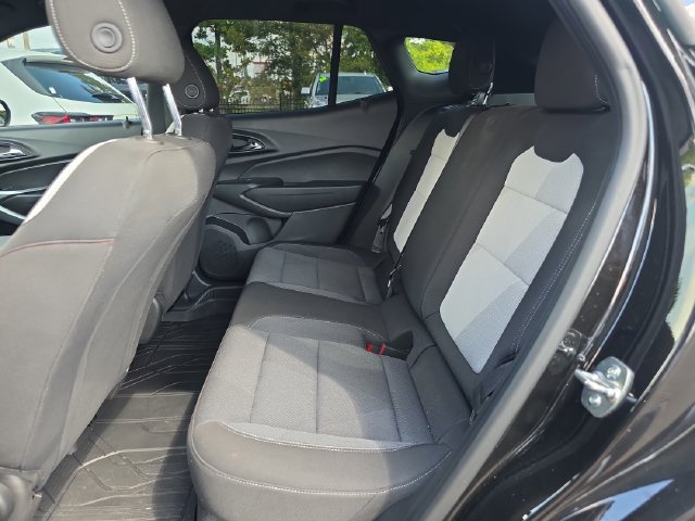 Used 2026 Chevrolet Trax RS w/ Sunroof Package FWD image 10