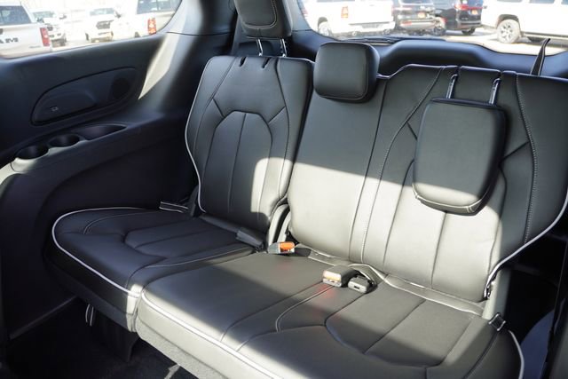 New 2026 Chrysler Pacifica Limited w/ S Appearance Package image 13