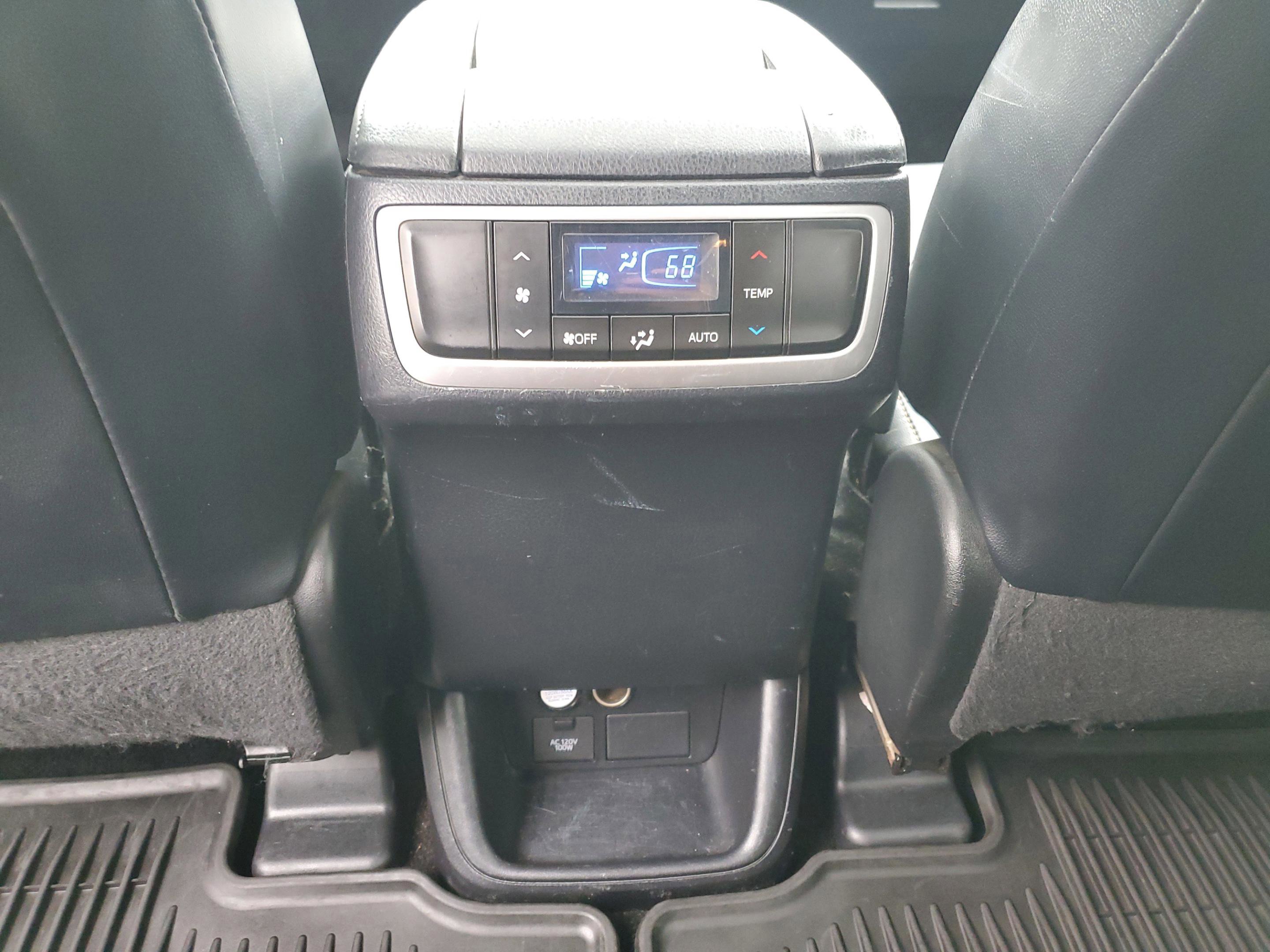 Used 2016 Toyota Highlander XLE AWD/4WD image 10