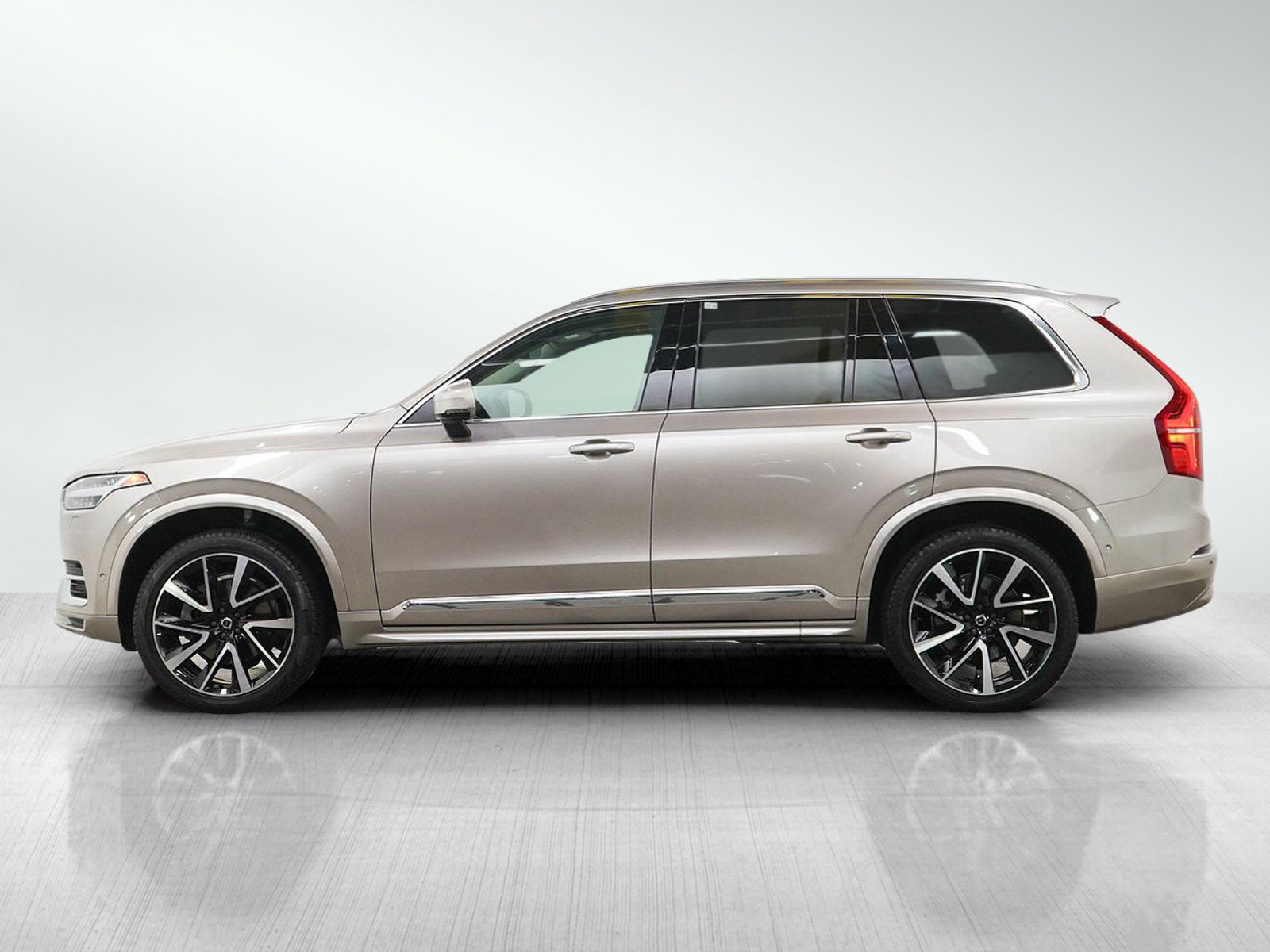 Used 2023 Volvo XC90 B6 Plus AWD/4WD image 2