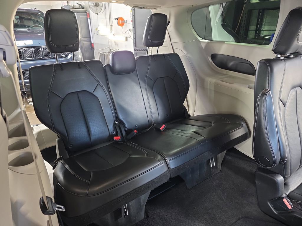 Used 2021 Chrysler Voyager Lxi image 12