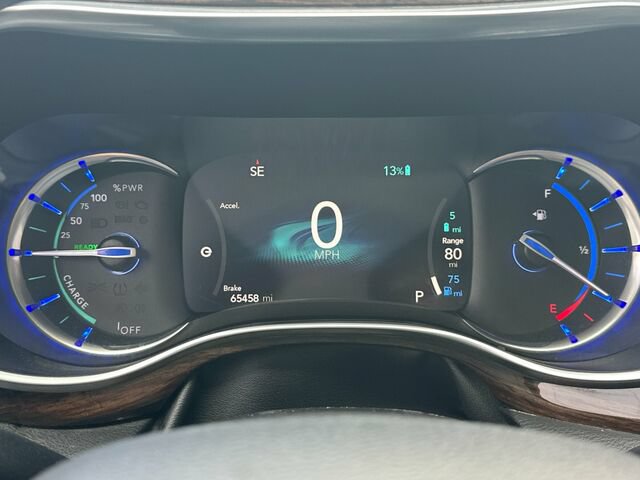 Used 2023 Chrysler Pacifica Limited FWD image 31
