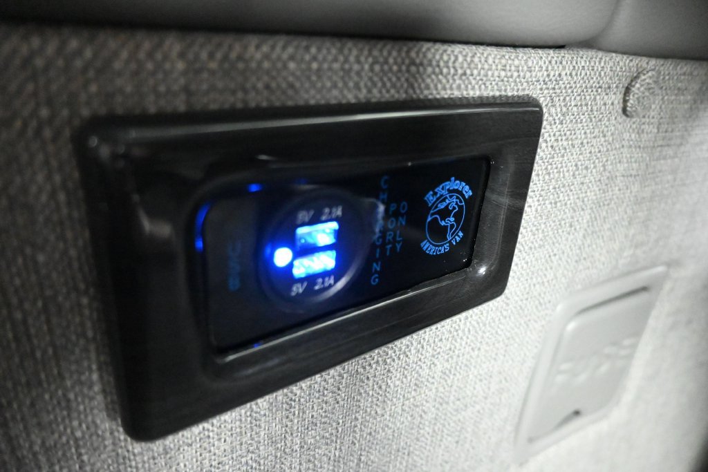 Used 2023 Chevrolet Express 2500 RWD image 25