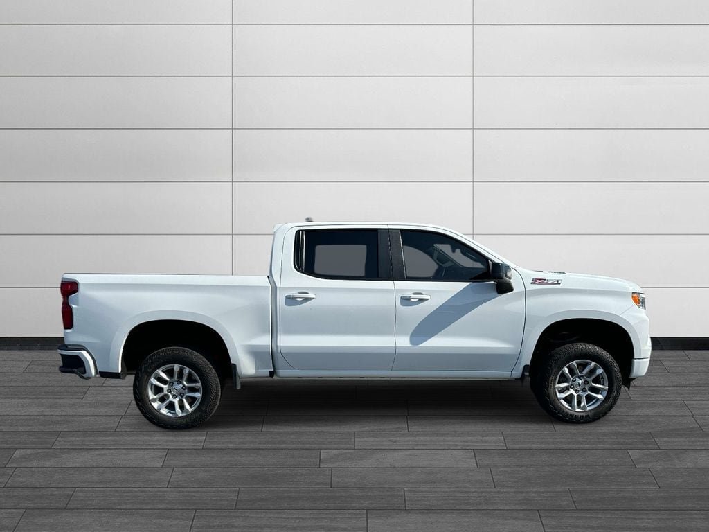 Used 2023 Chevrolet Silverado 1500 RST AWD/4WD image 2