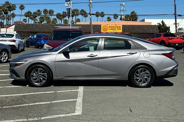 Certified 2025 Hyundai Elantra Hybrid FWD image 9
