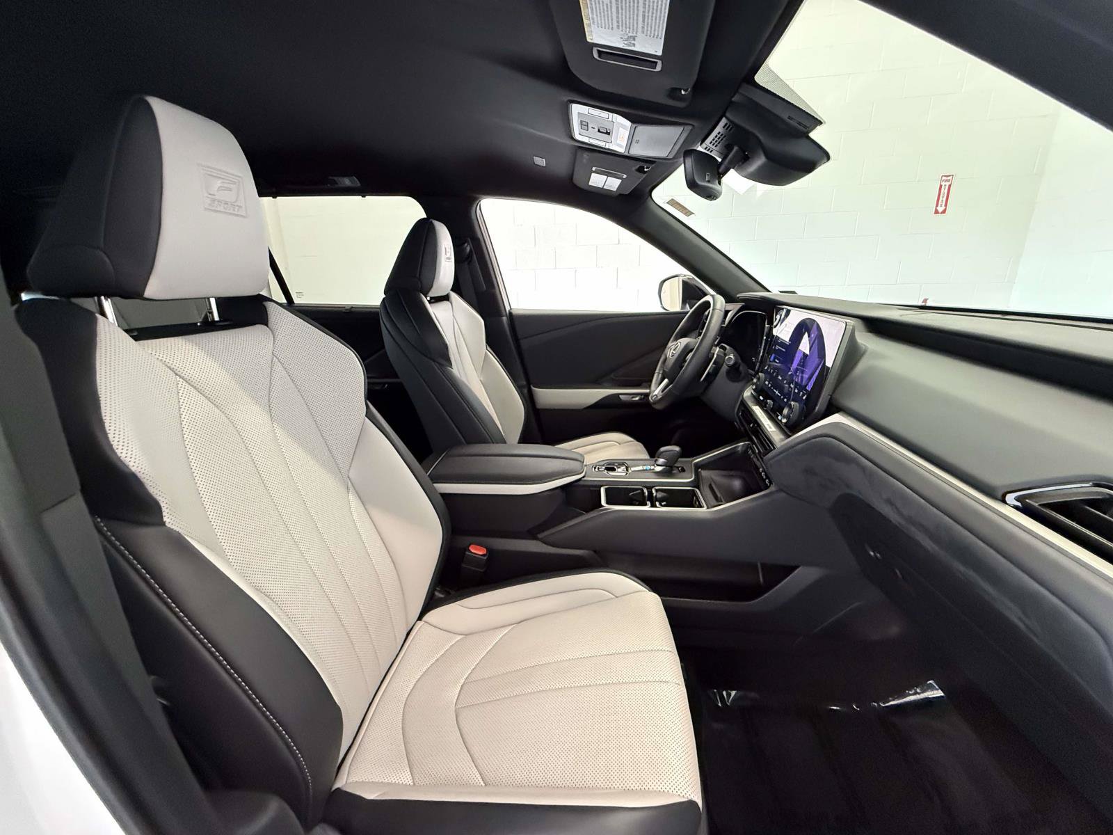 Certified 2025 Lexus TX 500h AWD w/ Technology Package image 14