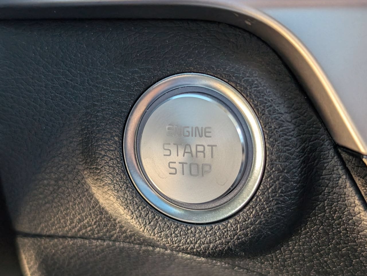 Used 2025 Kia Telluride EX w/ EX Captain's Chair Package FWD image 16