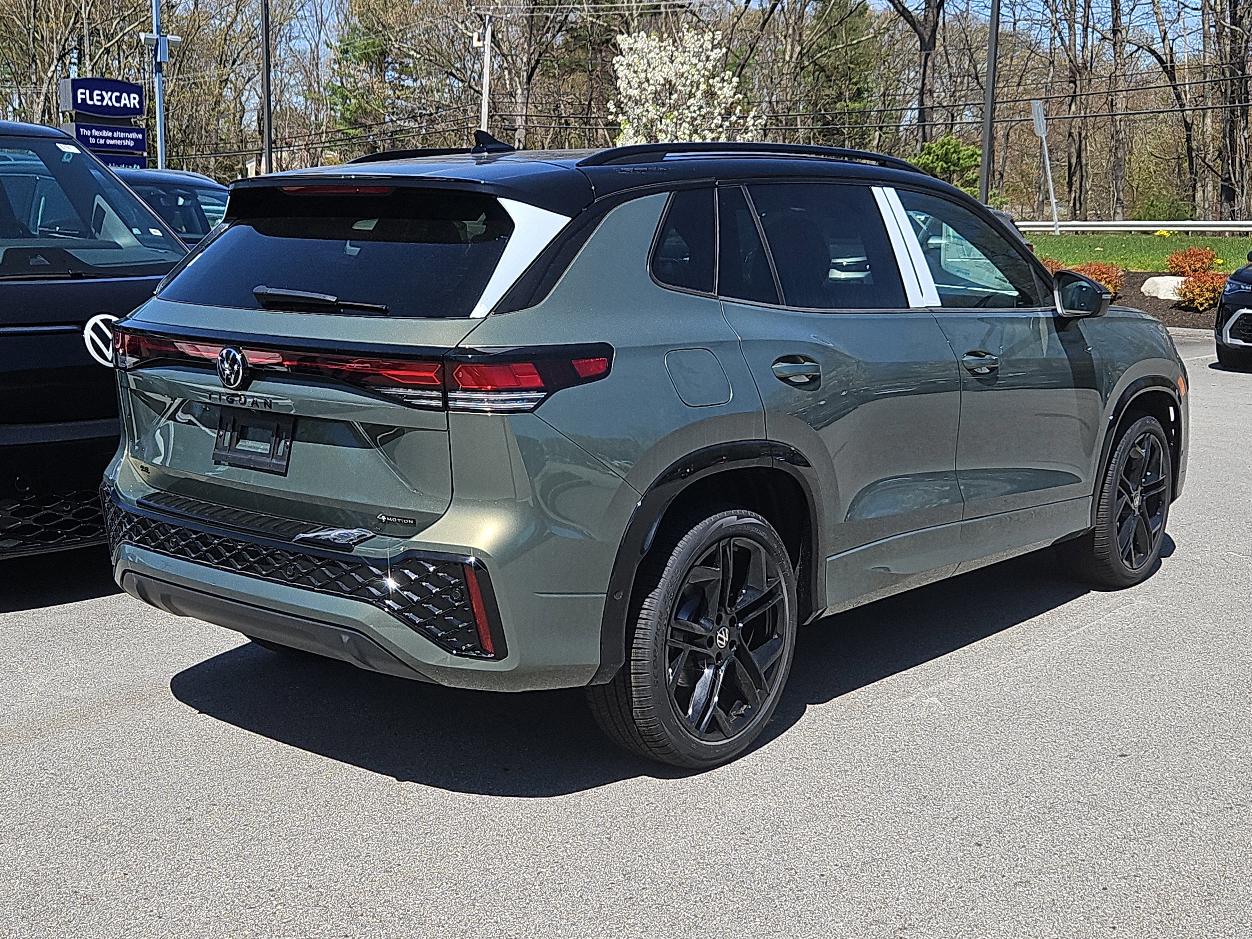 New 2026 Volkswagen Tiguan SE R-Line AWD/4WD image 2