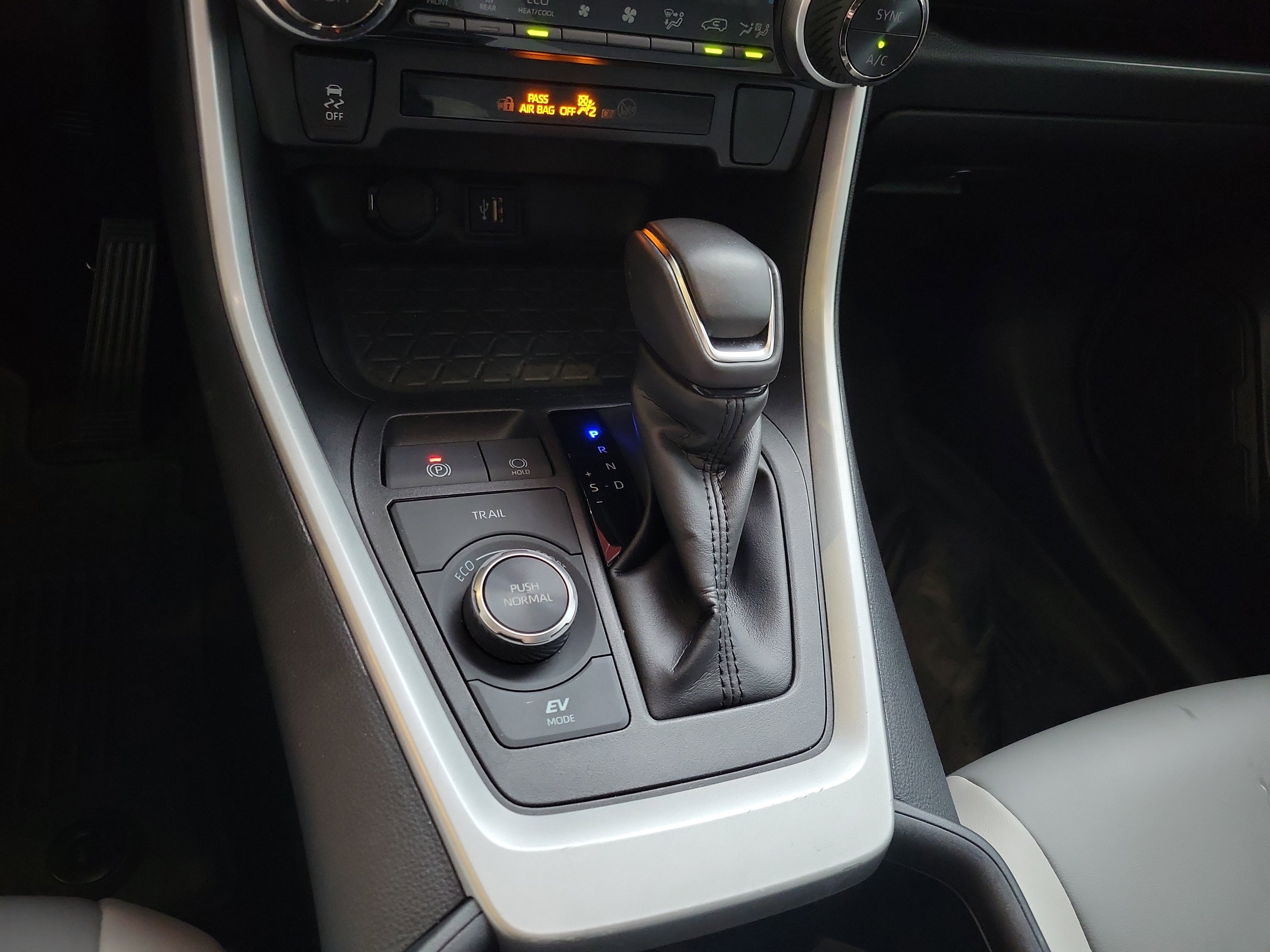 Certified 2025 Toyota RAV4 XLE Premium image 24